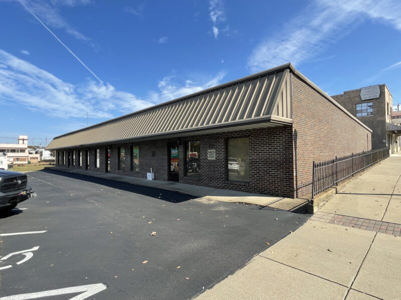 Professional Office Building with 4 Bays and 8% Cap Rate – Just Updated in Prime Location – Covington, TN