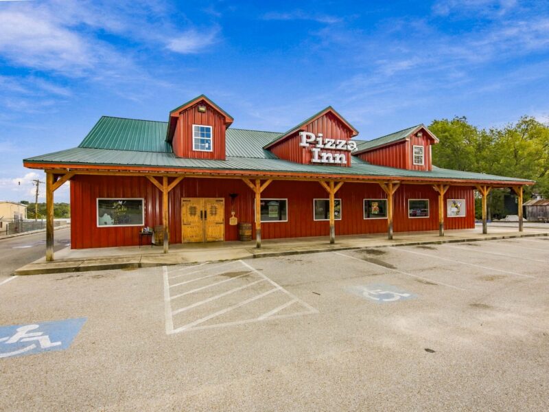 EXCEPTIONAL COMMERCIAL OPPORTUNITY IN MOUNTAIN VIEW, AR